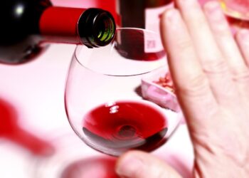 Alcol, aumentato il consumo durante la pandemia. A rischio soprattutto donne, giovanissimi ed anziani