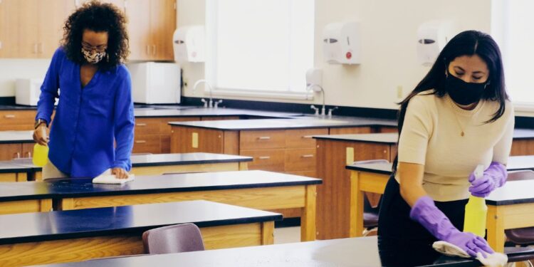 Coronavirus, a Baronissi igienizzazione delle scuole