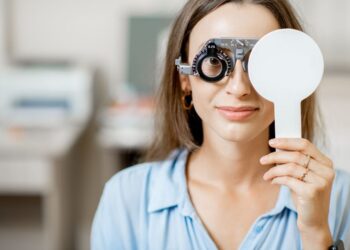 La chirurgia per correggere i difetti della vista: il dottor Del Re illustra le modalità