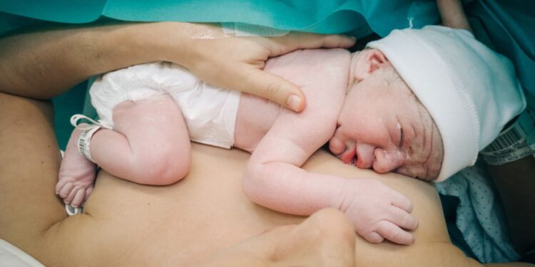 Molinette: “chirurgia da sveglio” salva mamma e feto