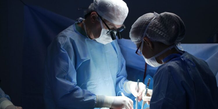 Al Gemelli di Roma operati in utero due gemellini