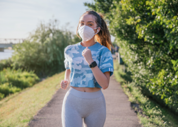 Covid-19: obbligatorio indossare la mascherina all’aperto