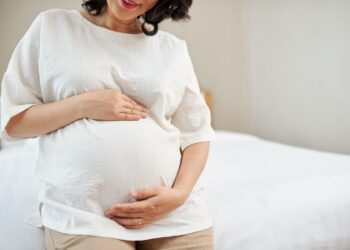 Donna albanese salvata al Ruggi torna a casa