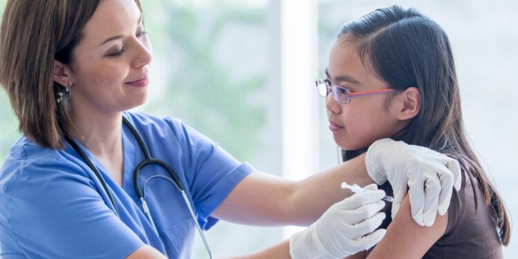 FIMP Campania: “Vaccinare gli adolescenti”, l’invito del dottor Aurelio Occhinegro