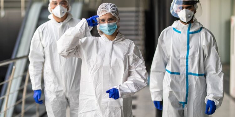 Mattarella rende merito agli “eroi” della pandemia