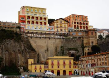 Sorrento, successo per la pulizia di Marina Piccola