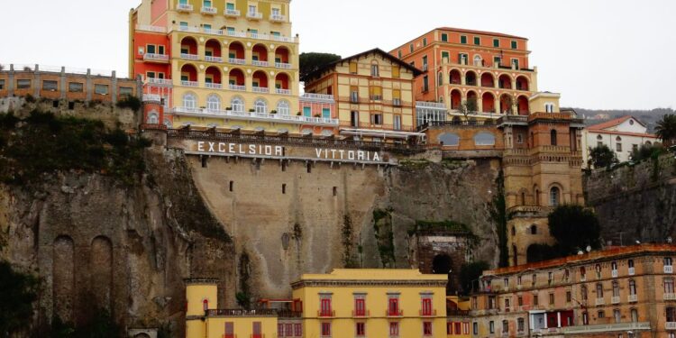 Sorrento, successo per la pulizia di Marina Piccola