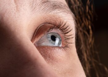 Trapianto di cornea a Salerno, due settantenni tornano a vedere