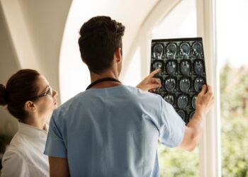 Tumori, la terapia intelligente che “li spegne”; studio del Cnr