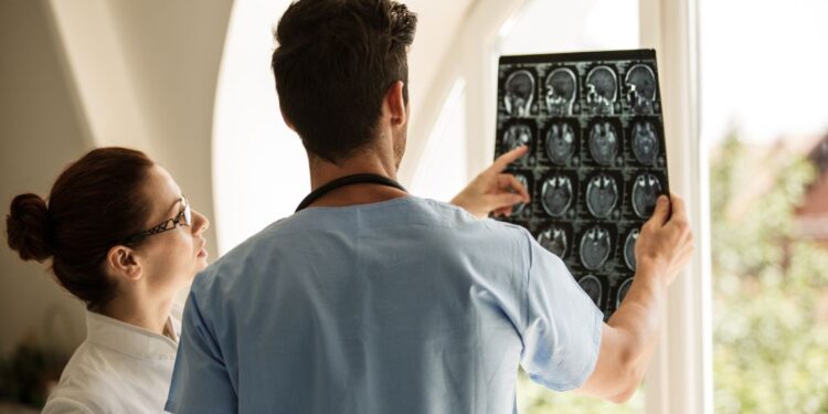 Tumori, la terapia intelligente che “li spegne”; studio del Cnr