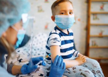 “Vaccini anticovid a donne incinte e bambini over 12”: la richiesta di pediatri e ginecologi