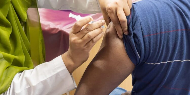 Vaccino anti covid per lavoratori e cittadini esposti all’amianto