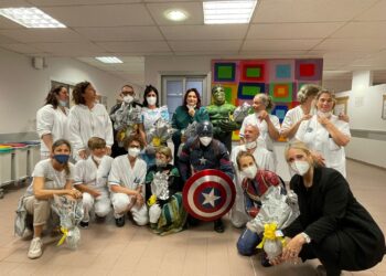 I supereroi della NIDA in visita ai pazienti oncologici dell’ospedale Molinette
