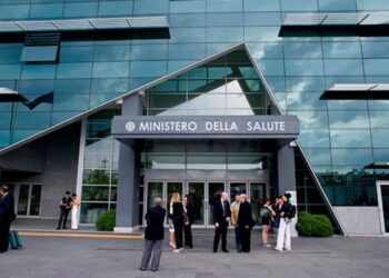 Ministero: resta stretta su medici a gettone