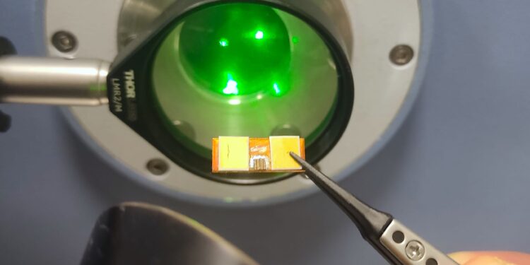 Più vicino il laser ultrarapido a frequenze terahertz