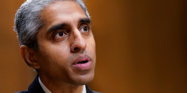 Vivek Murthy lancia l’allarme: “I social media causano danni ai minori”
