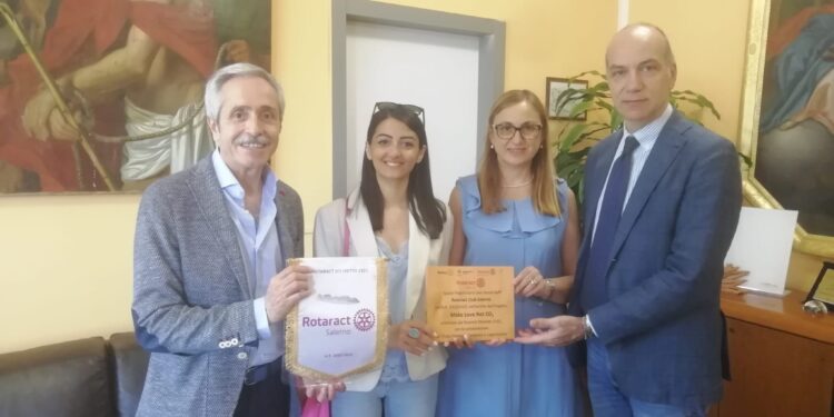 10 alberi donati dal Rotaract al Ruggi di Salerno