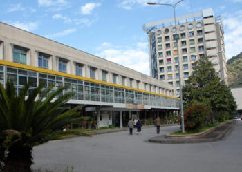 All’ospedale di Salerno ricostruito il bacino e il setto nasale dell’operaio schiacciato da un cancello