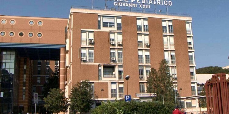 Carabinieri donano stampe artistiche all’Ospedale Giovanni XXIII