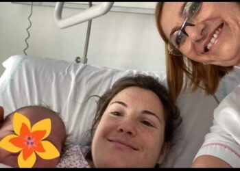 Affetta da sclerosi multipla da’ alla luce una bimba sanissima: Aurora. Festa al Ruggi di Salerno