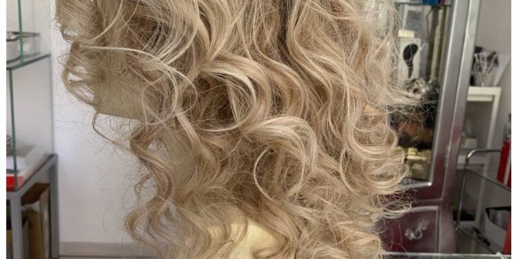 Contributo della Regione Campania per acquisto di una parrucca per i pazienti oncologici affetti da alopecia in seguito a terapia chemioterapica.