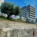 File di ambulanze davanti al pronto soccorso dell’ ospedale di Salerno