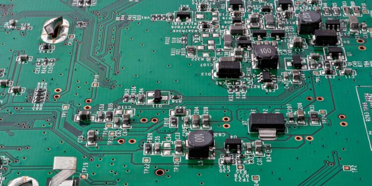Importante scoperta sul processo di iniezione di carica ultraveloce nei semiconduttori