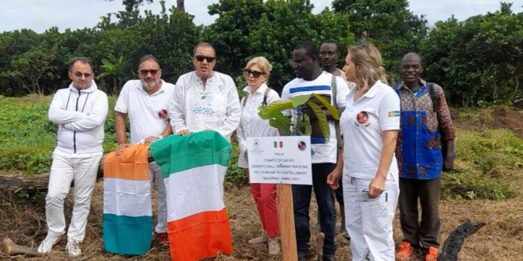Una piantagione di cacao donata dal Comune di Castellabate per le famiglie povere della Costa d’Avorio è stata consegnata dall’Associazione Internazionale Onlus “E ti porto in Africa”