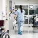 Nursing Up: Infermieri e ostetriche avanti con l’età, il 56% è over 55