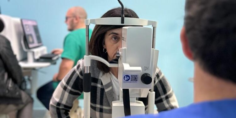 Al Policlinico di Bari una lente che migliora fino a 10 volte la tac agli occhi