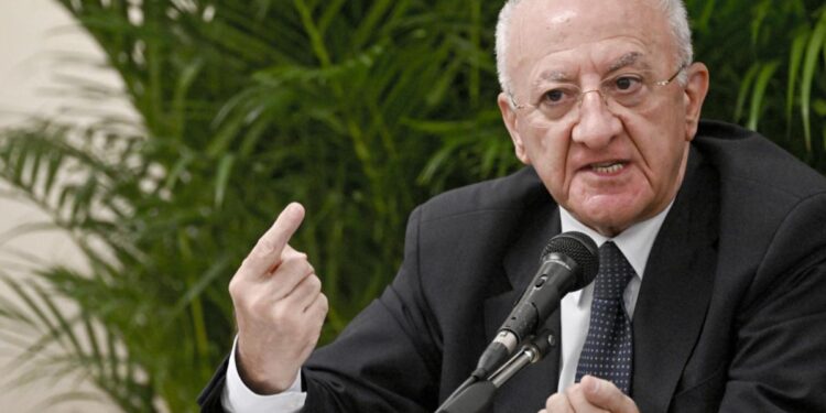 Si è svolta questa mattina una riunione convocata d’urgenza dal Presidente Vincenzo De Luca, per affrontare il problema della carenza di organici nei Pronto soccorso.