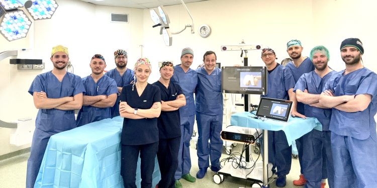 L’unità operativa di Ortopedia del Policlinico eleva l’offerta assistenziale con un una nuova tecnologia, il robot CORI, il sistema più avanzato nel campo della chirurgia ortopedica robot-assistita.