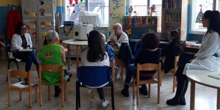 Il lavaggio delle mani contro le infezioni ospedaliere In occasione della Giornata mondiale sull’igiene delle mani, il 6 maggio l’Aou presenterà i risultati di un progetto pilota realizzato in quattro reparti ospedalieri e le azioni che hanno coinvolto anche i pazienti, la Scuola in ospedale e l’Associazione Happyclown