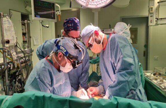 Trapiantato un cuore ancora battente grazie alla nuova “scatola sterile”