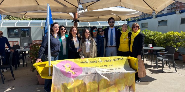 È stata inaugurata al Club Velico SalernitanoLa 279esima panchina gialla in Italia per sensibilizzare sulla patologia che colpisce sempre più donne