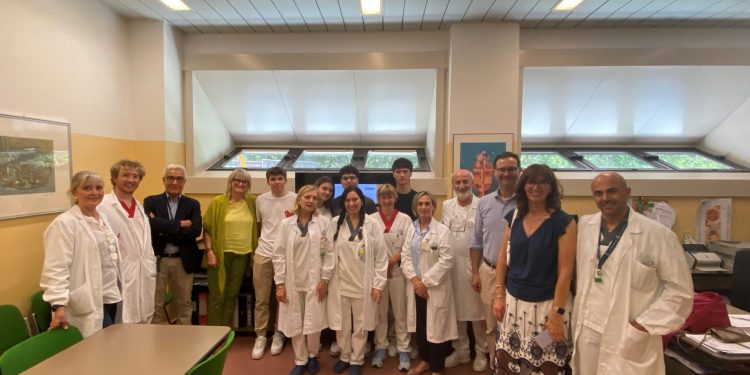 Donazione dal Liceo Moro di Reggio Emiliaalla Struttura di Medicina Nucleare del Santa Maria NuovaIncontro tra la teoria e la pratica nelle materie scientifiche:coinvolti negli anni 2mila ragazzi di questo e altri istituti