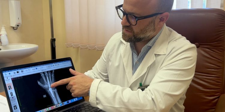 Protesi del polso: primo impianto nel sud Italia al Policlinico di Bari