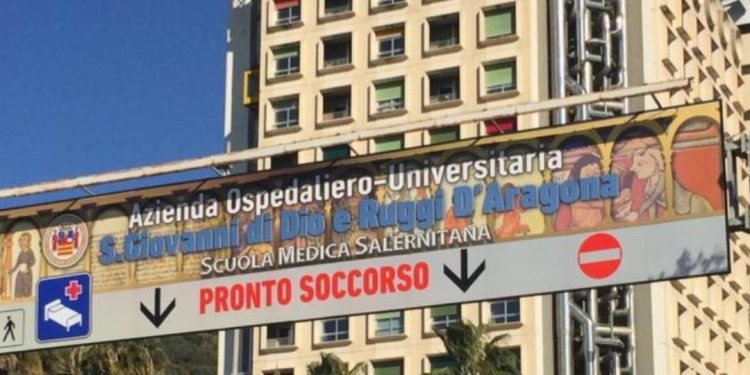 Al Ruggi di Salerno intervento di chirurgia robotica per una neoplasia esofagea salva la vita a un paziente salernitano