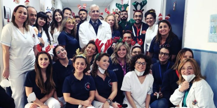 Importanti riconoscimenti sono stati attribuiti di recente al Reparto di Ematologia e Trapianti di Midollo Osseo dell’AOU San Giovanni di Dio e Ruggi d’Aragona di Salerno, diretto dal Professore Carmine Selleri.