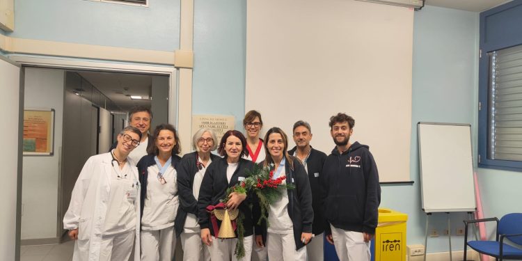 Salva la vita a un neonato in arresto cardiaco praticando con prontezza le giuste manovre rianimatorie. L’episodio è avvenuto nei giorni scorsi in una strada di Scandiano