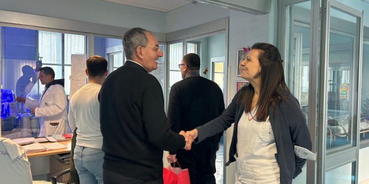 Donazioni ai piccoli pazienti dell’ospedale di Polla dal vescovo De Luca e dalla Caritas di Teggiano- Policastro.
