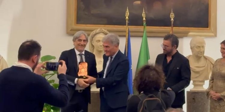 PIETRO CAMPIGLIA (DIFARMA UNISA) RICEVE IL PREMIO “VALORE CORAGGIO” IN CAMPIDOGLIO PER LE SCOPERTE SCIENTIFICHE DI IMPORTANZA MONDIALE.