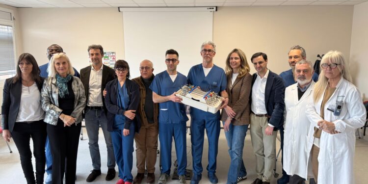 Guastalla, l’Associazione Prevenzione Tumori dona un set chirurgico per laparoscopia alla Chirurgia