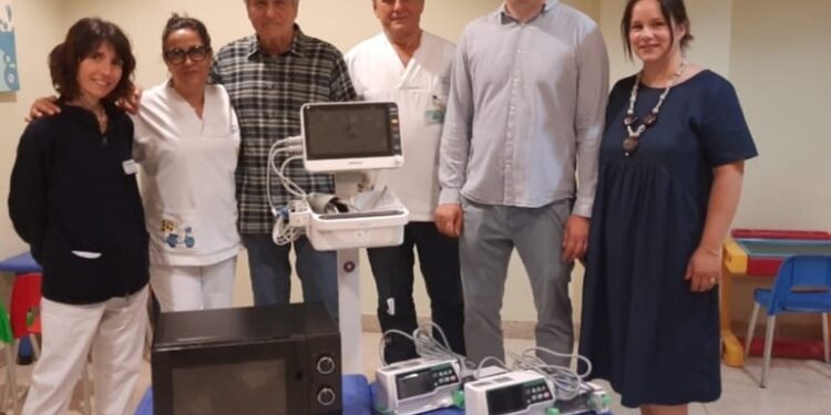Policlinico di Modena, donati tre forni a microonde, due siringhe per la perfusione e un monitor
