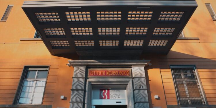 ALL’ISTITUTO BESTA DI MILANO RIMOSSO UN TUMORE GIGANTE DEI NERVI PERIFERICI DI CIRCA 4 KG.