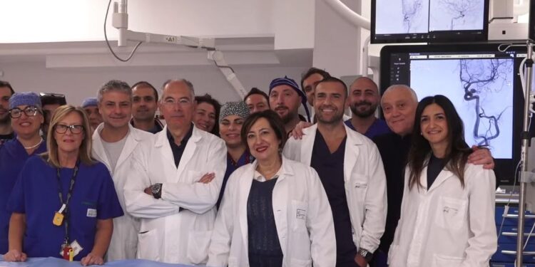 Salvata in extremis al Ruggi di Salerno 40 enne turista americana colta da ictus cerebrale mentre era in vacanza in costiera amalfitana. Insieme a lei restituite alla vita in poche ore altre tre persone.