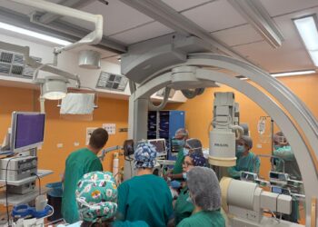 Neonata di pochi giorni salvata da rara e gravissima malformazione al fegato con una colla simile all’”Attak”, presso l’ospedale Infantile Regina Margherita. La piccola respira autonomamente