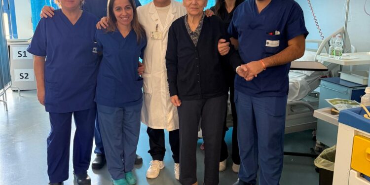 A 100 anni sconfigge un ictus e torna a casa: la signora Gerarda salvata dagli specialisti dell’Azienda Moscati di Avellino