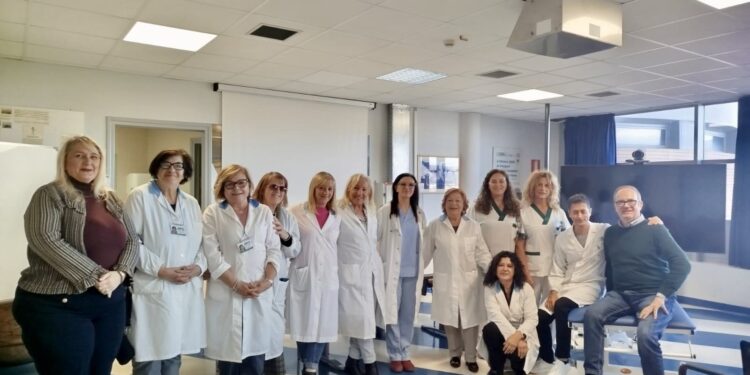 Ospedale di Cortona, nuovo lettino ambulatoriale per la CardiologiaAVO Cortona dona un’attrezzatura moderna al reparto per rafforzare la diagnostica cardiovascolare