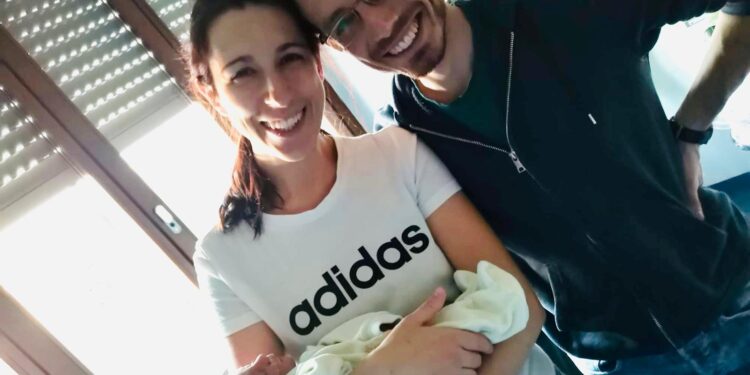 Operata per un tumore al cervello durante la gravidanza, Chiara dà alla luce il piccolo Mattia. Salvi mamma e neonato presso la Città della Salute di Torino